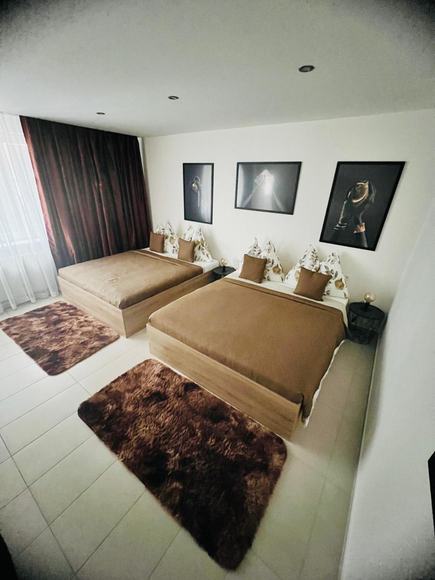 Sparrow Apartmens - Vrabcia Ulica 9, コシツェ エクステリア 写真